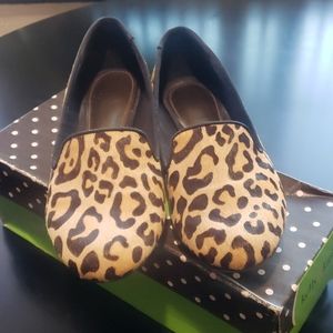 Woman Camel / Black Flats.